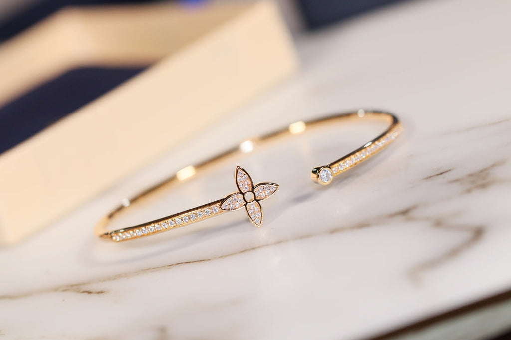 LOUIS VUITTON IDYLLE GOLD OPEN BRACELET DIAMOND PAVED