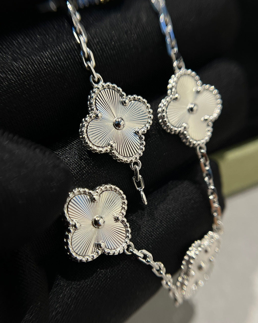 VCA CLOVER 5 MOTIF LASER BRACELET COLLECTION